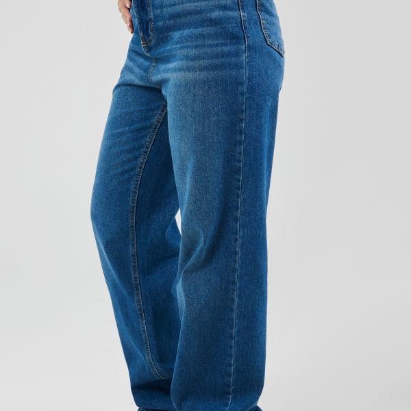 Classic-Straight Mid Blue Denim