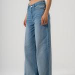 Wide-Loose Light Washed Denim